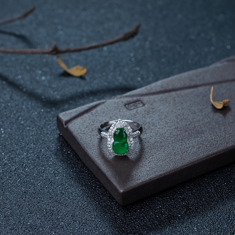 18K金镶钻糯冰种翠色翡翠葫芦戒指-红掌柜