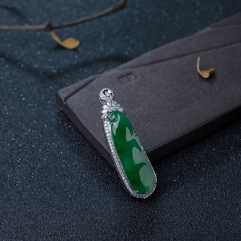 翠绿翡翠福豆吊坠-红掌柜