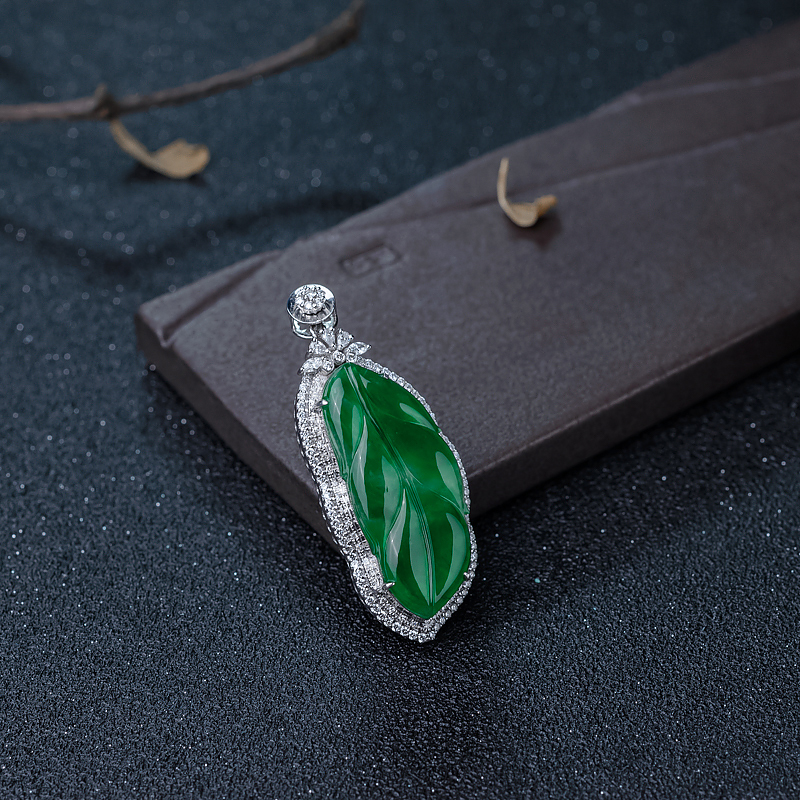 糯冰种翠色翡翠叶子吊坠-红掌柜