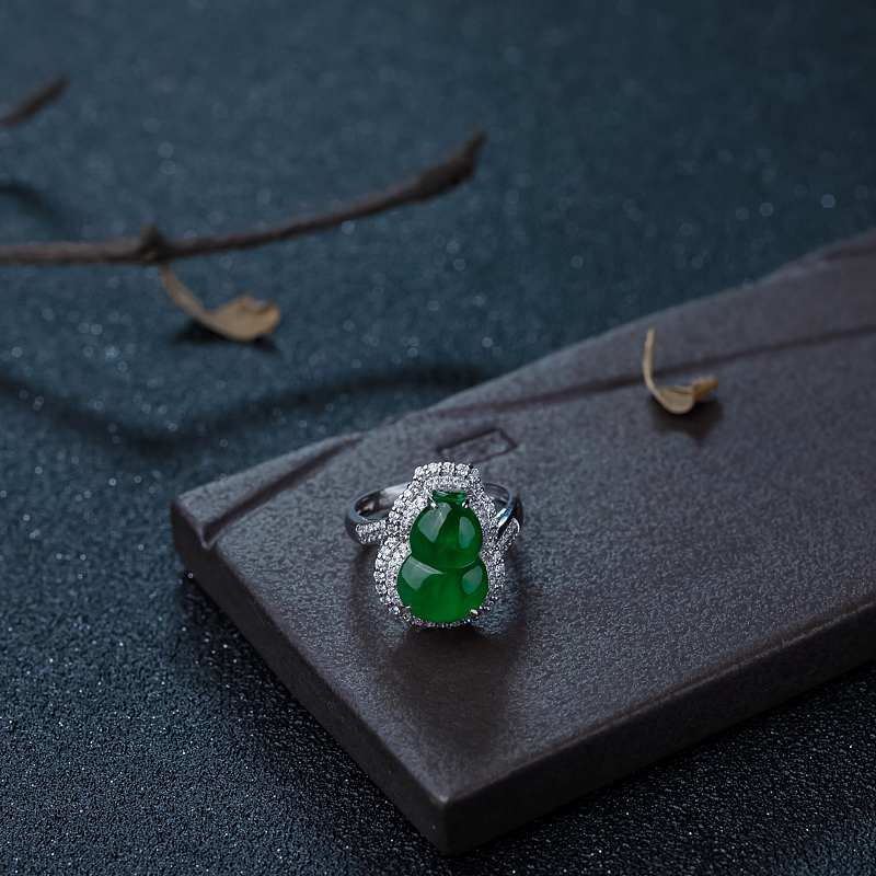 18K金镶钻糯冰种翠色翡翠葫芦戒指-红掌柜