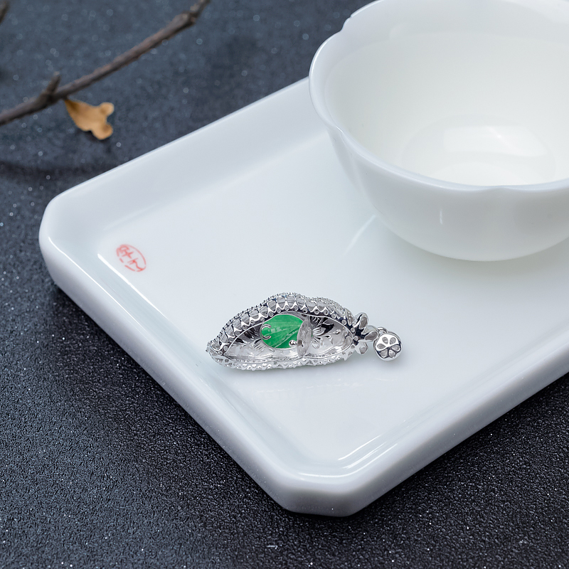 糯冰种阳绿翡翠金鱼吊坠-红掌柜