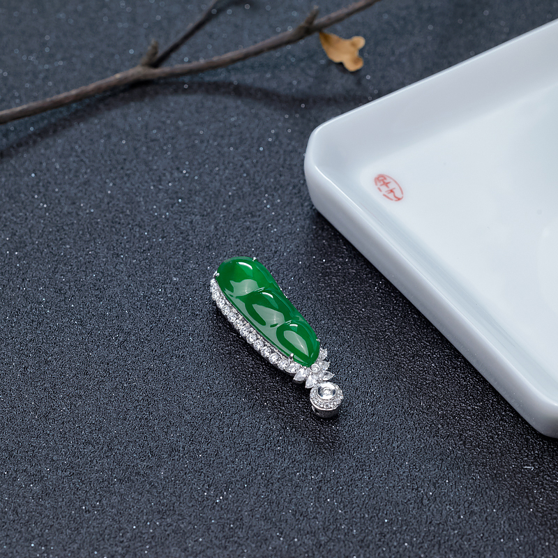 18K金镶钻天然冰种翡翠福豆吊坠-红掌柜
