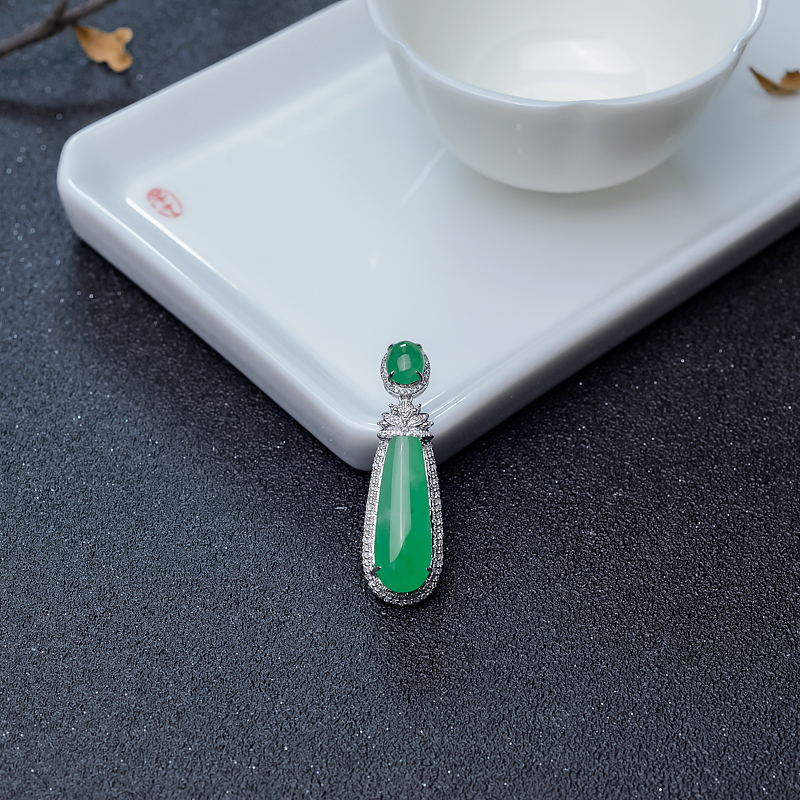 18K金镶钻缅甸天然糯冰种阳绿翡翠吊坠-红掌柜