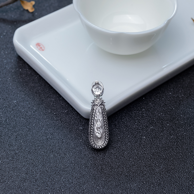 18K金镶钻缅甸糯冰种阳绿翡翠吊坠-红掌柜