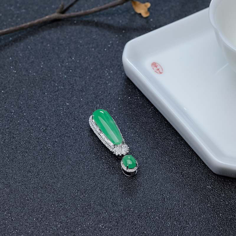 18K金镶钻缅甸天然阳绿翡翠吊坠-红掌柜