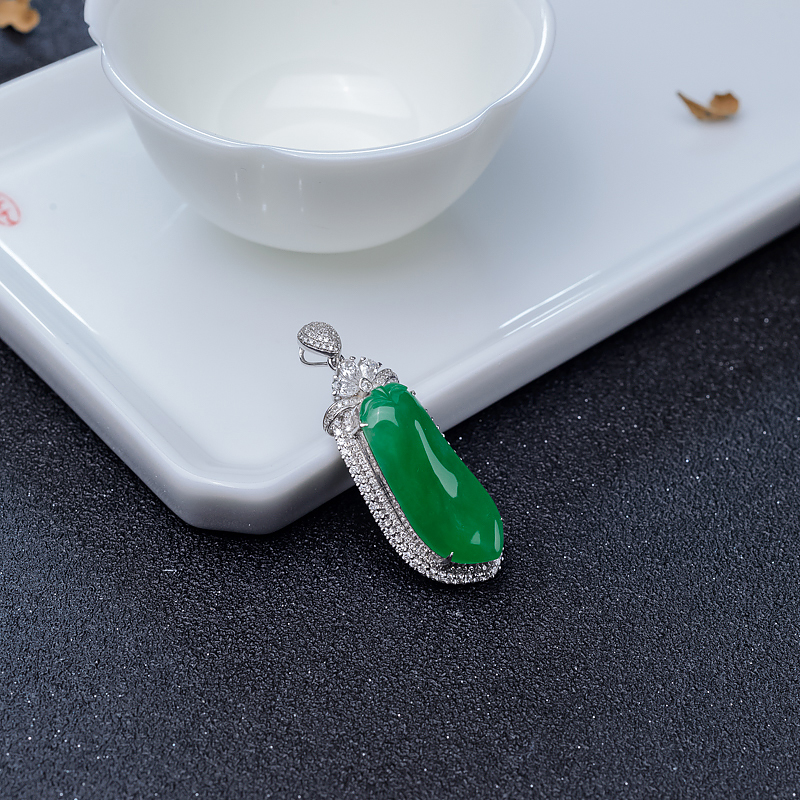 18K金镶钻翠色翡翠福瓜吊坠-红掌柜