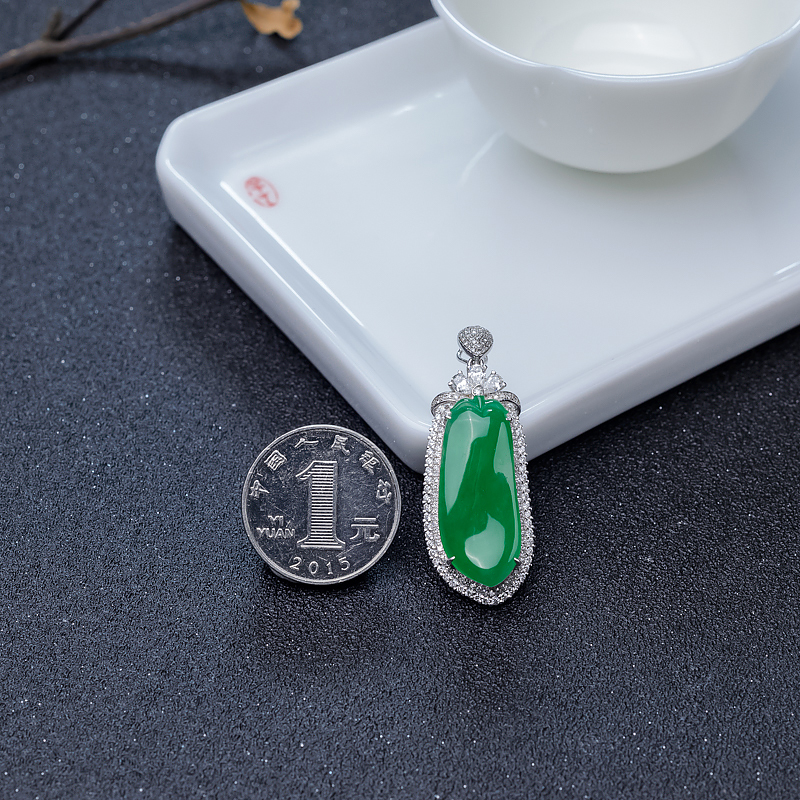 糯冰种翡翠吊坠-红掌柜