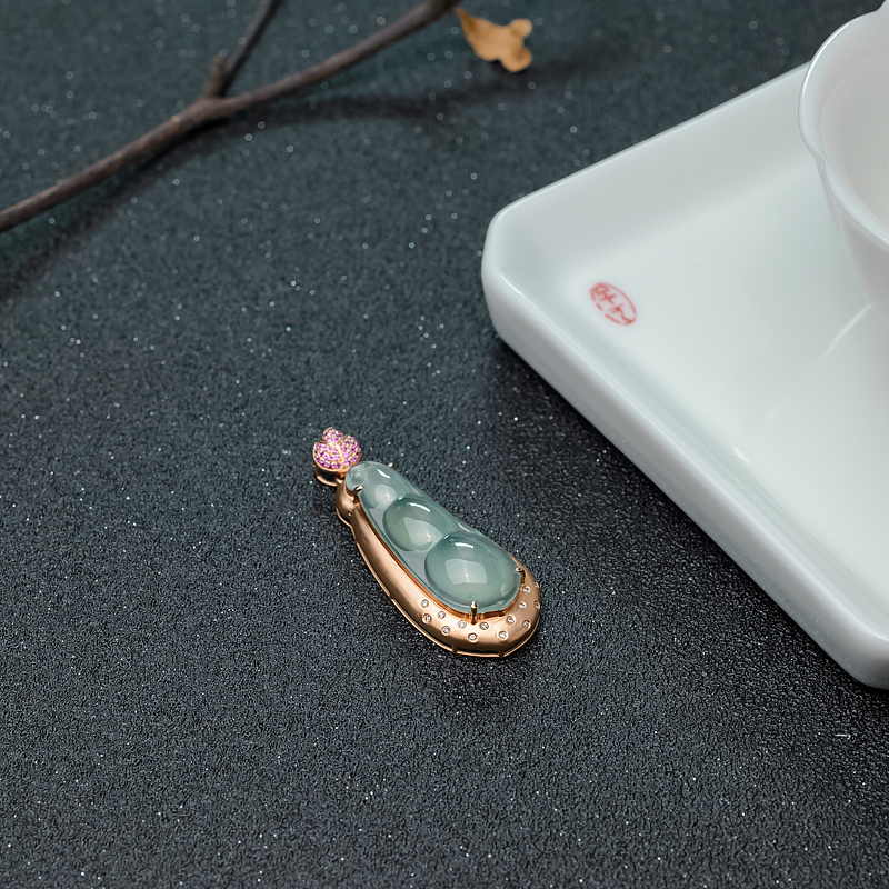 冰种翡翠福豆吊坠-红掌柜