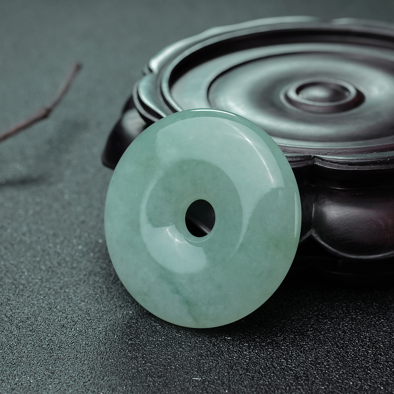 浅绿翡翠平安扣吊坠-红掌柜