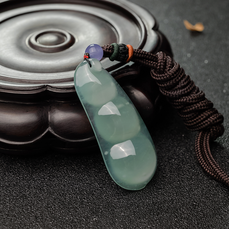 冰种翡翠福豆吊坠-红掌柜