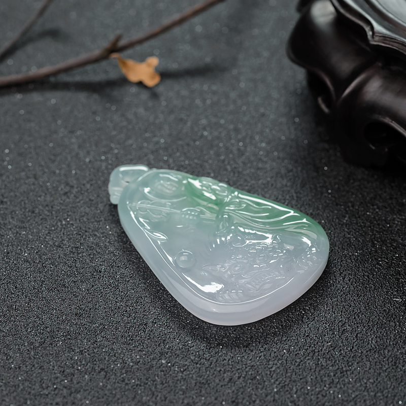 糯种飘翠翡翠吊坠-红掌柜