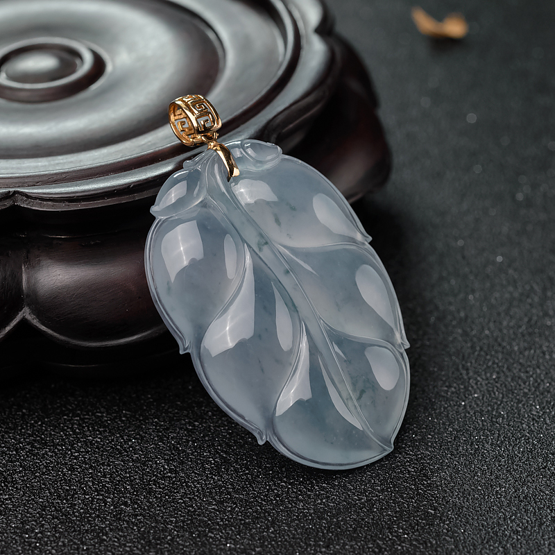 冰种翡翠叶子吊坠-红掌柜
