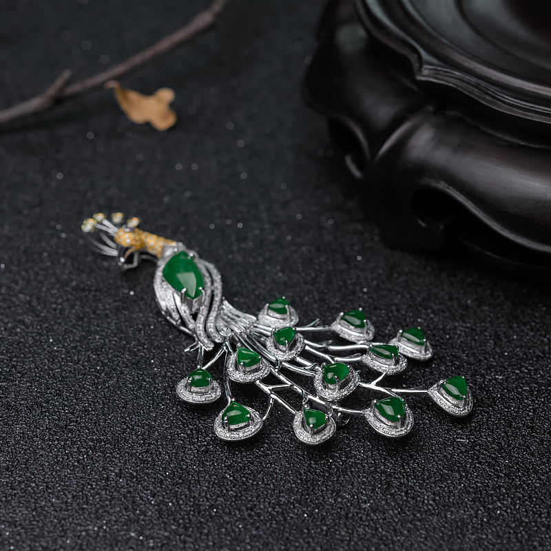 18K金镶钻糯冰种翡翠孔雀胸针-红掌柜