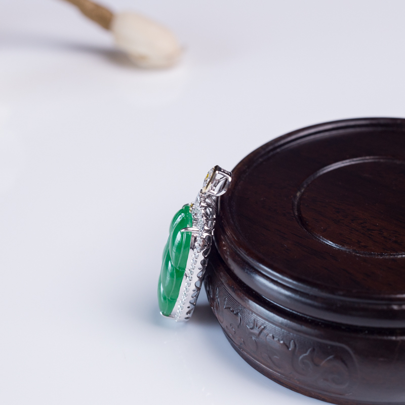 18K糯冰种翠色翡翠叶子吊坠-红掌柜