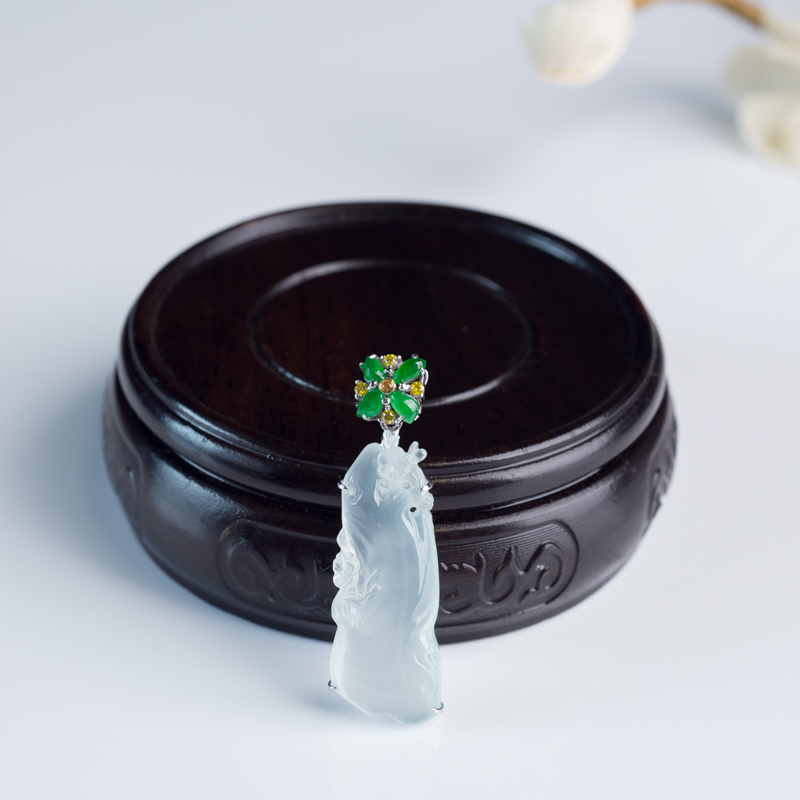 18K金镶钻冰种翡翠梅花吊坠-红掌柜