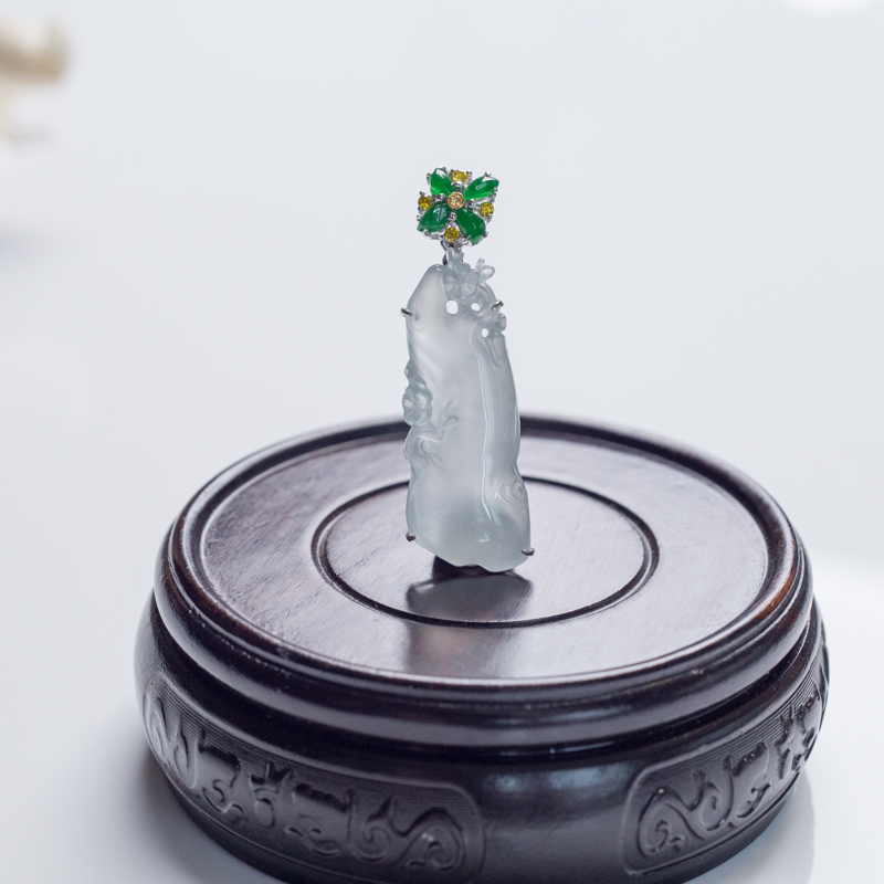 天然翡翠梅花吊坠-红掌柜