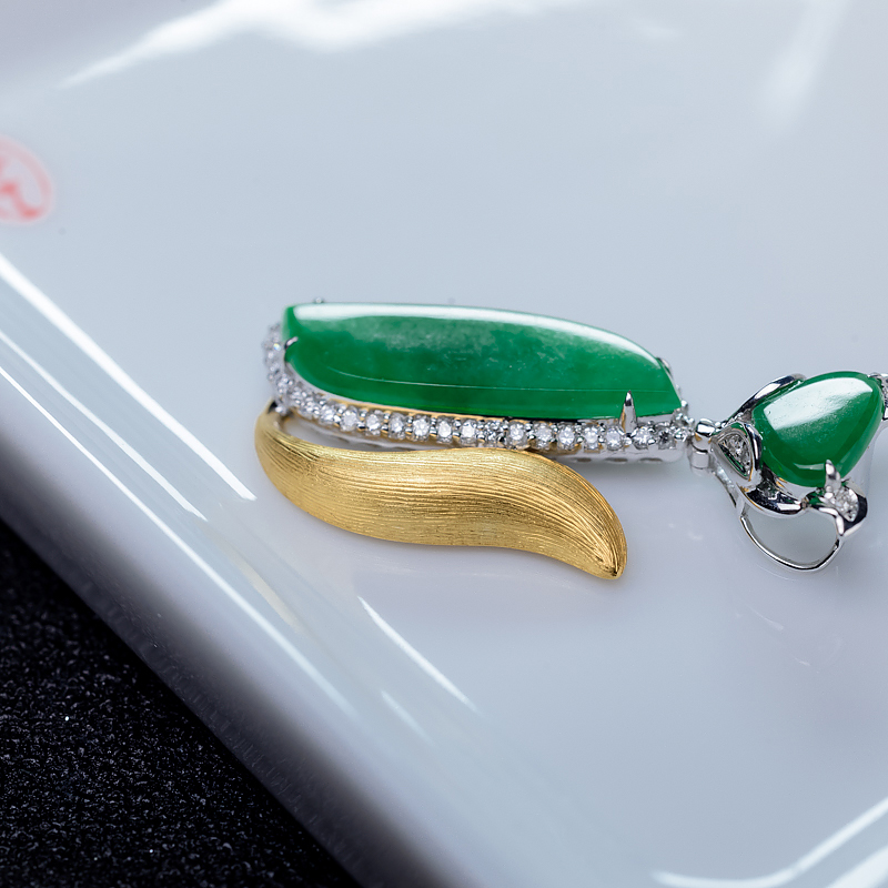 糯种翡翠狐狸吊坠-红掌柜