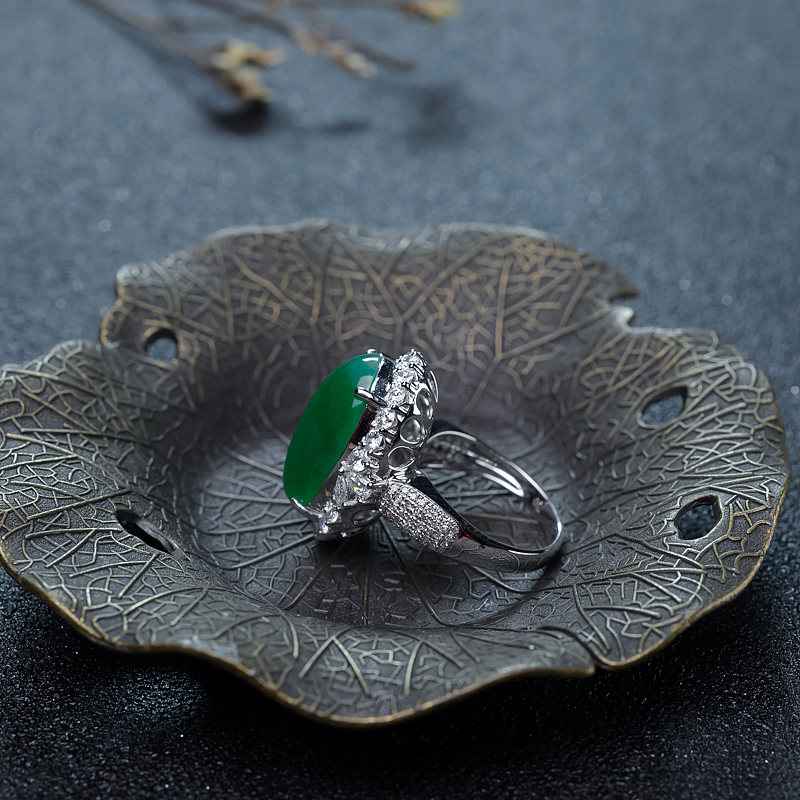 18K金镶钻糯冰种翡翠戒指-红掌柜