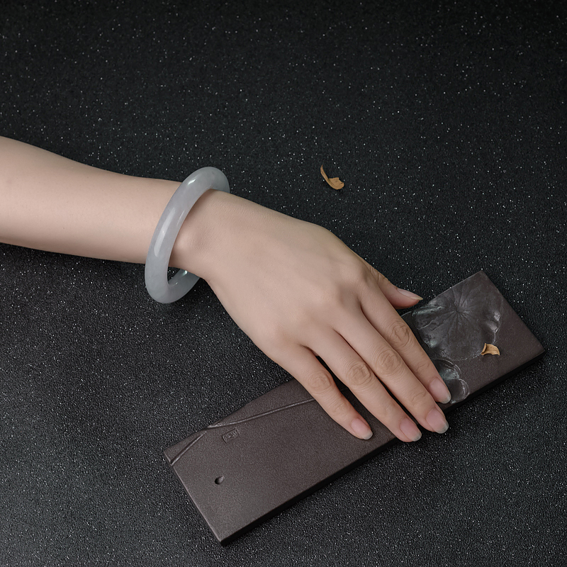 缅甸天然翡翠圆镯-红掌柜