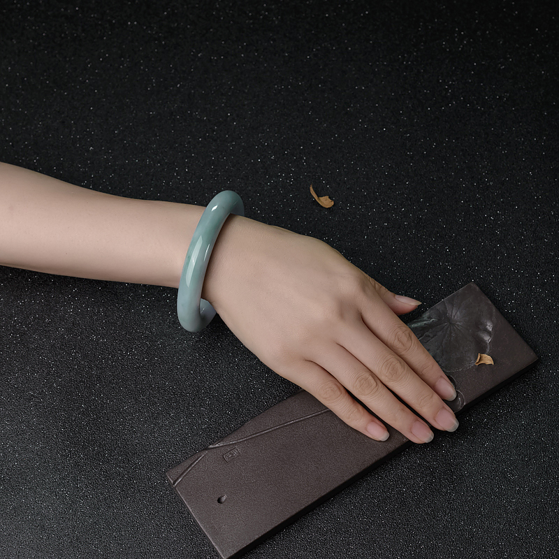 春带彩翡翠圆镯-红掌柜