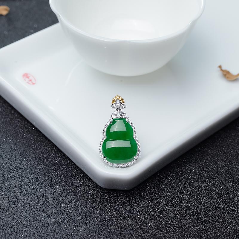 18K金镶钻糯冰种翠色翡翠葫芦吊坠-红掌柜