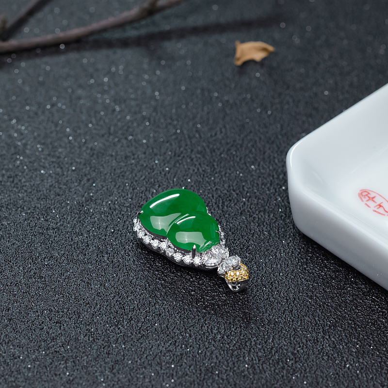 翠色翡翠葫芦吊坠-红掌柜