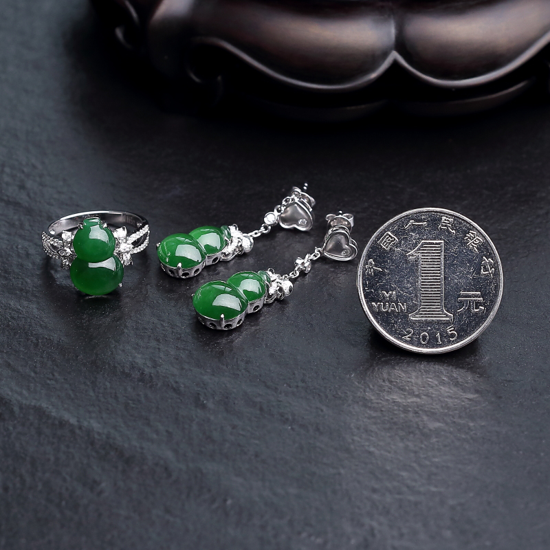 糯冰种翡翠葫芦耳坠-红掌柜