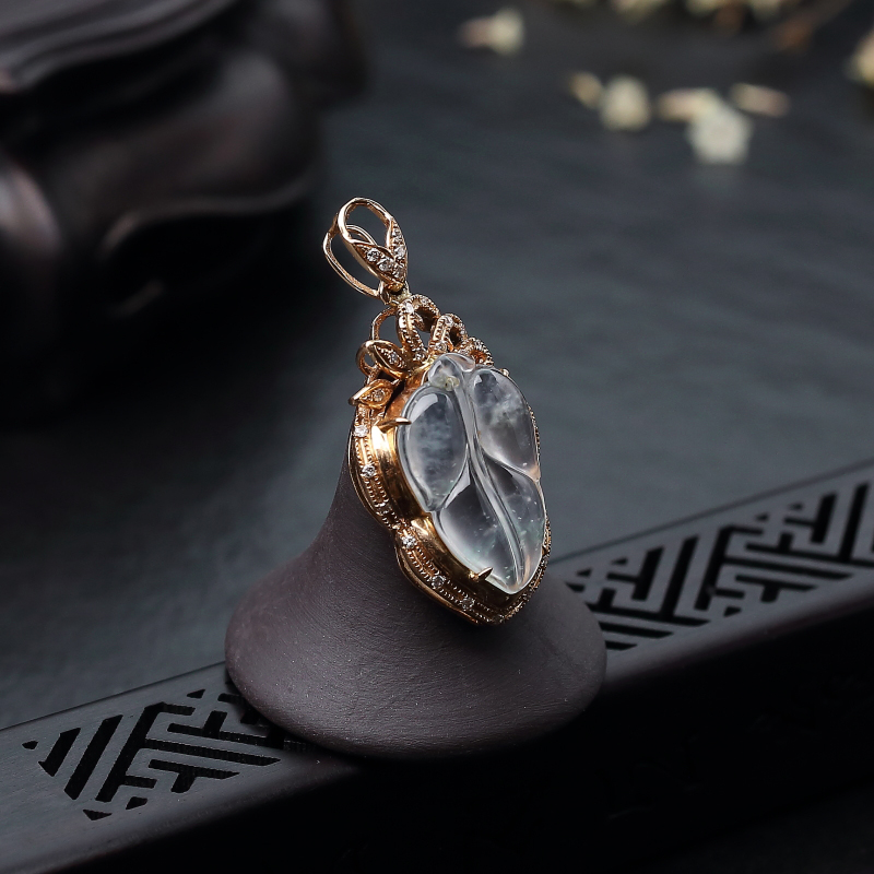 18K金镶钻天然冰种翡翠叶子吊坠-红掌柜