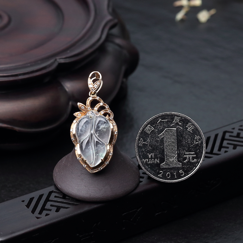 冰种翡翠叶子吊坠-红掌柜