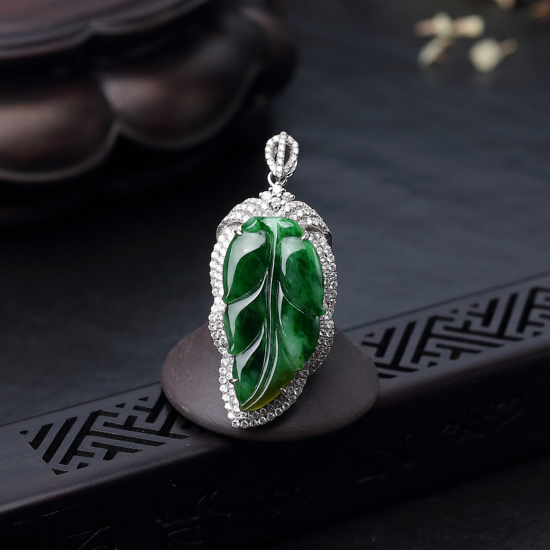 18K金镶钻天然糯种飘花翡翠叶子吊坠-红掌柜