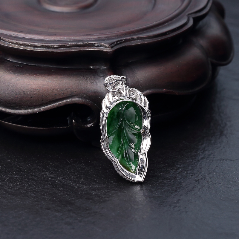 18K金镶钻天然飘花翡翠叶子吊坠-红掌柜