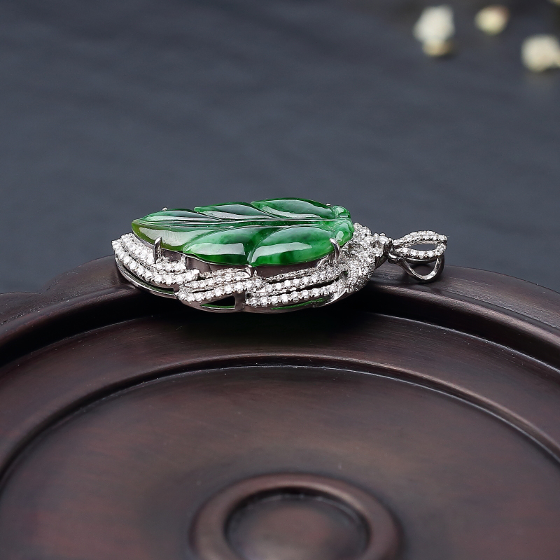 18K金镶钻天然糯种飘花翡翠吊坠-红掌柜