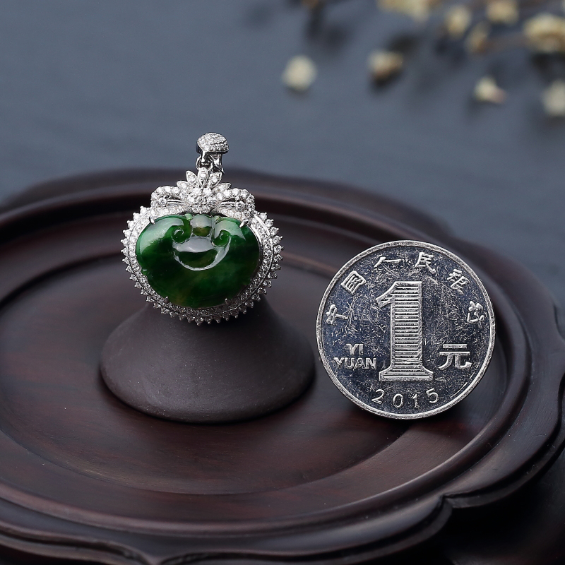 糯种俏色翡翠如意吊坠-红掌柜