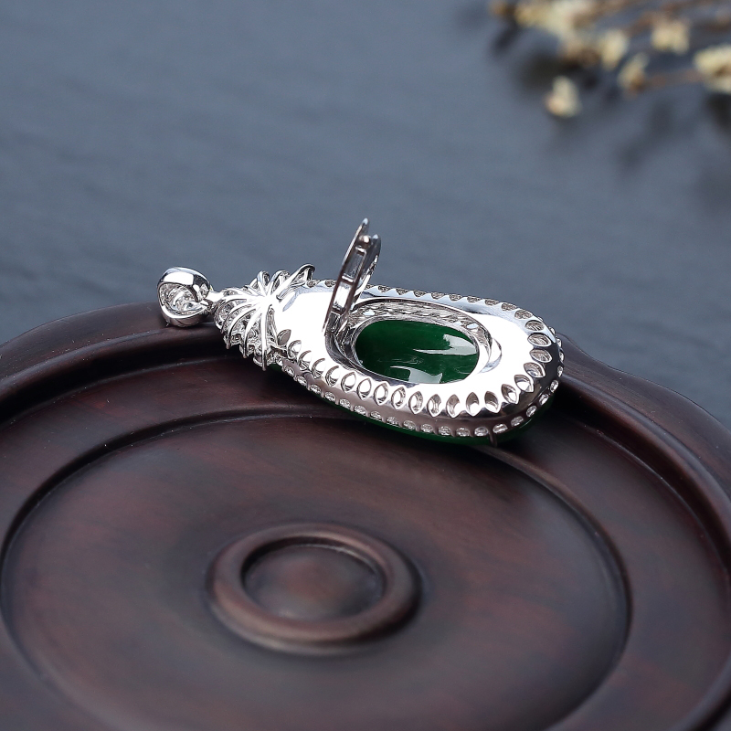 18K金镶钻糯种翡翠福豆吊坠-红掌柜