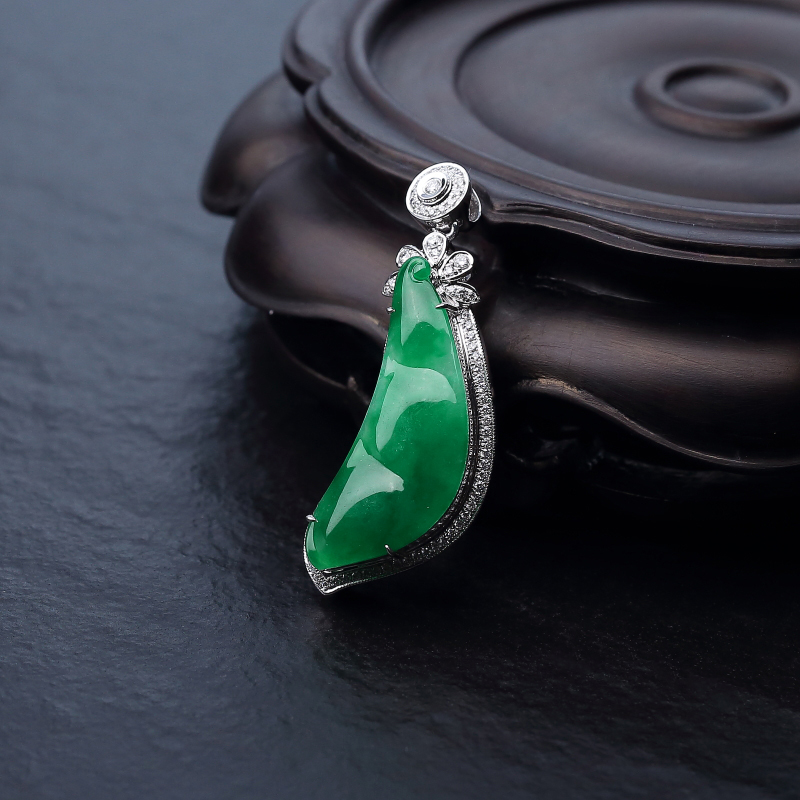 天然糯种翠色翡翠福豆吊坠-红掌柜