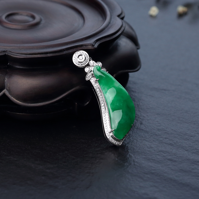 18K金镶钻糯种翠色翡翠福豆吊坠-红掌柜