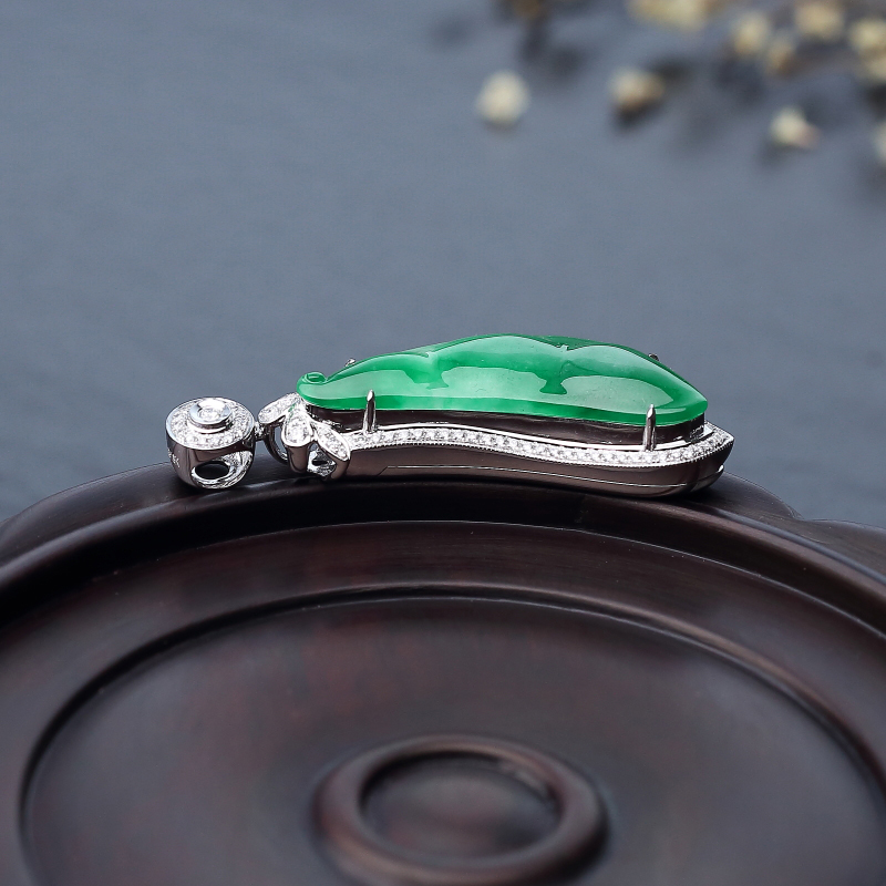 18K金镶钻天然糯种翡翠福豆吊坠-红掌柜