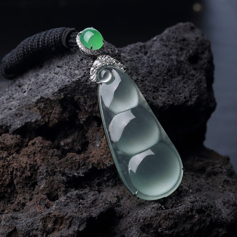 18K金镶钻冰种晴水翡翠福豆吊坠-红掌柜