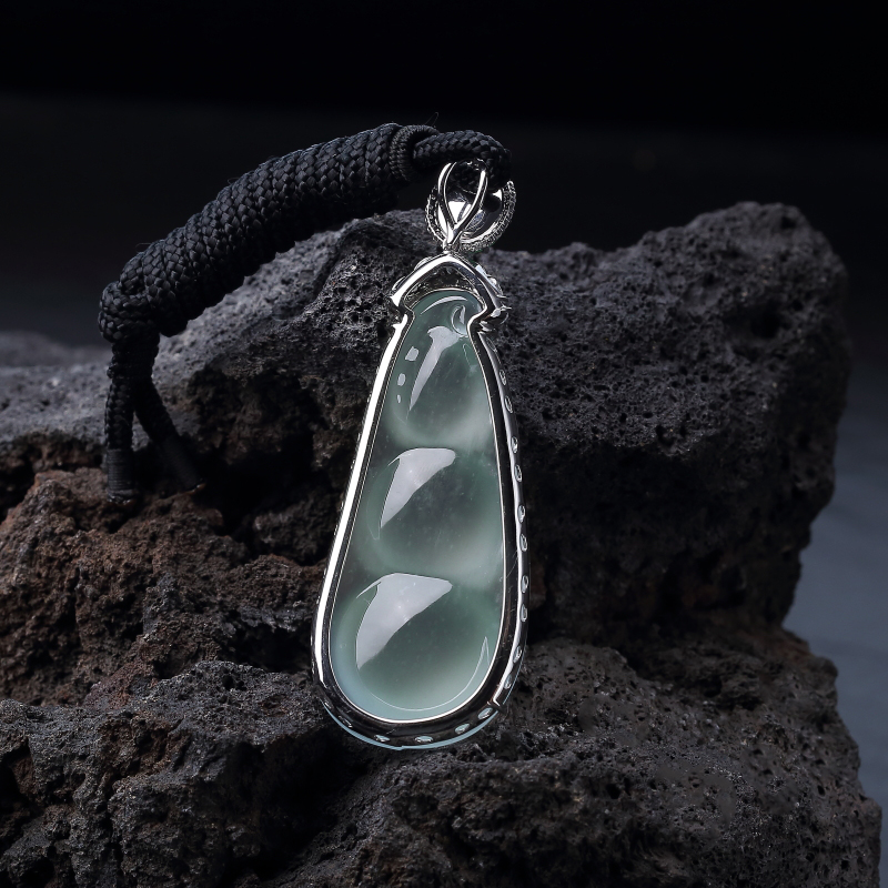 18K金镶钻天然晴水翡翠福豆吊坠-红掌柜