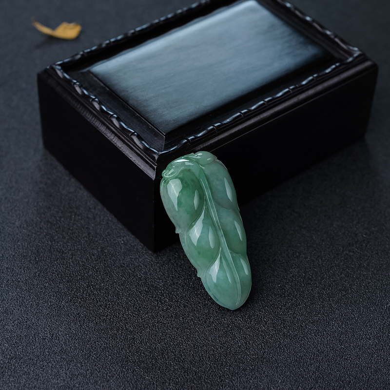 缅甸糯种豆绿翡翠叶子吊坠-红掌柜
