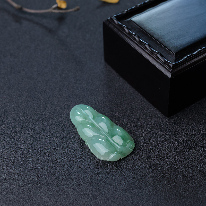 翡翠叶子吊坠-红掌柜