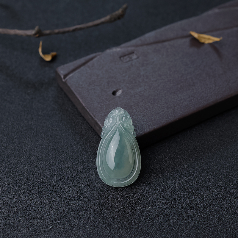 糯冰种浅绿翡翠双龙戏珠吊坠-红掌柜