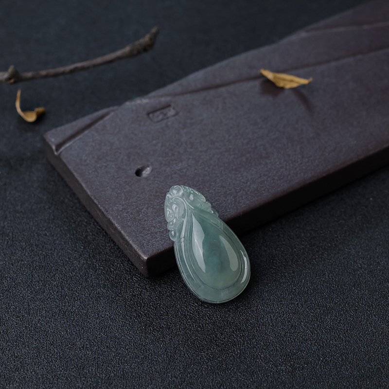 糯冰种翡翠双龙戏珠吊坠-红掌柜