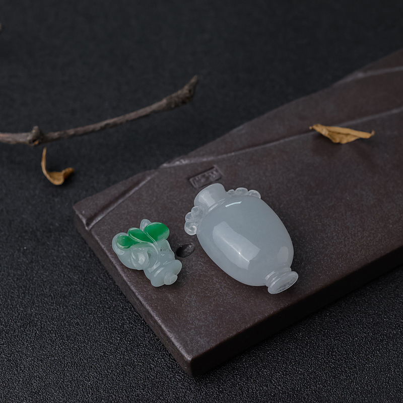 糯种飘翠翡翠花瓶摆件-红掌柜