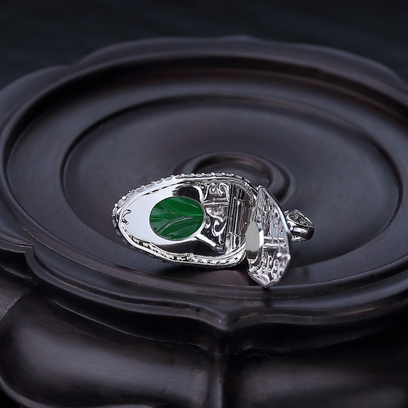 18K金镶钻天然阳绿翡翠叶子吊坠-红掌柜