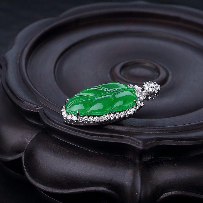 18K金镶钻天然冰种翡翠叶子吊坠-红掌柜