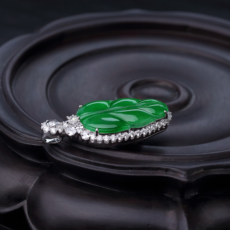 18K金镶钻天然冰种阳绿翡翠吊坠-红掌柜