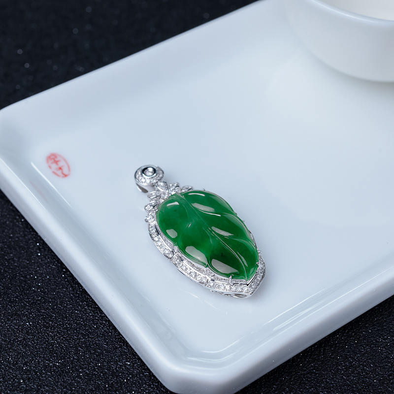 糯种翡翠叶子吊坠-红掌柜