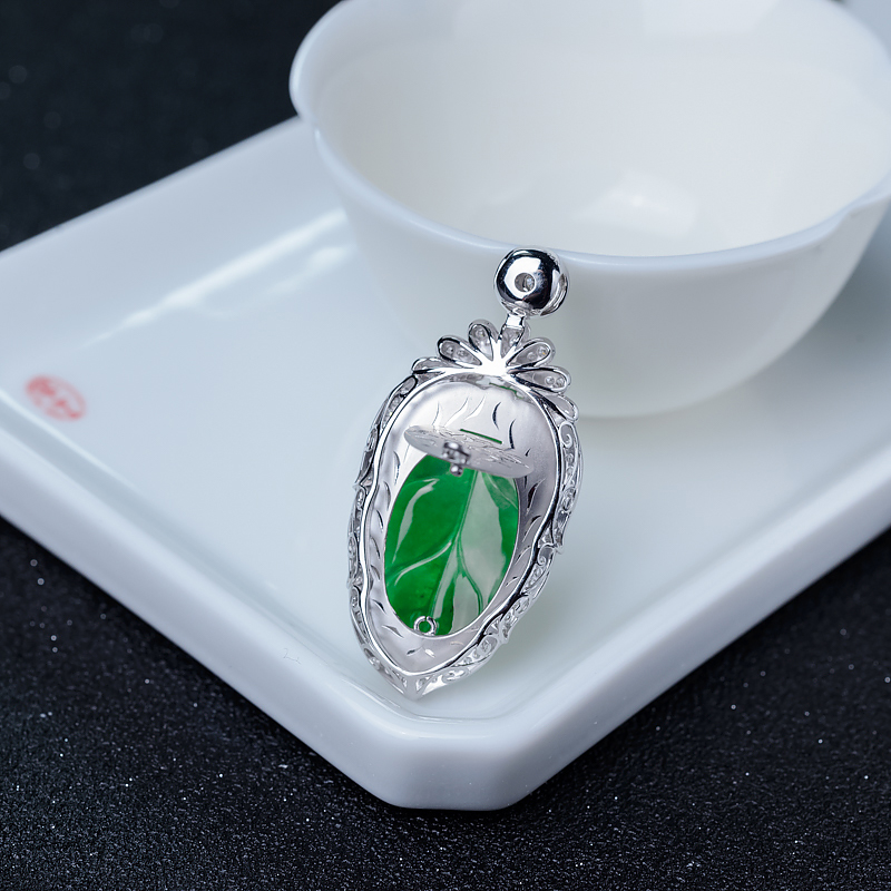 翡翠叶子吊坠-红掌柜