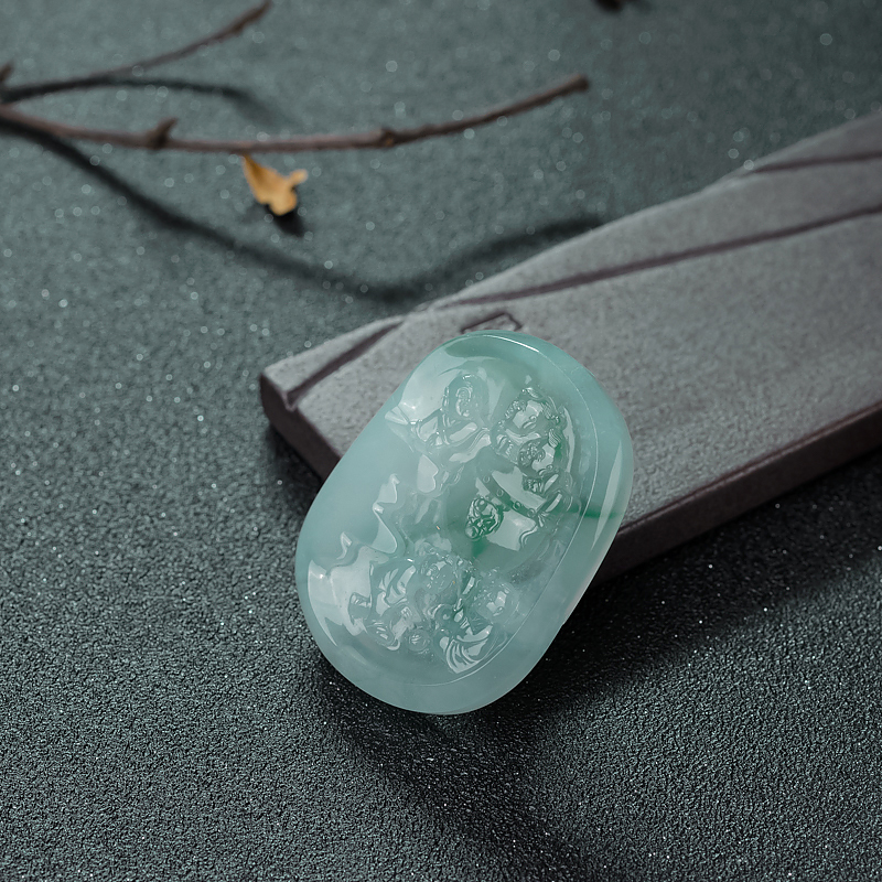 冰种飘翠翡翠童趣吊坠-红掌柜